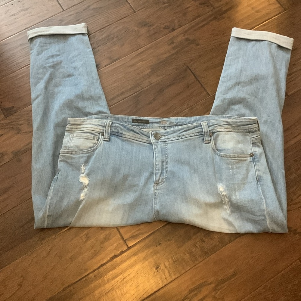 NWOT.  Light wash slouchy boyfriend cut distressed jeans with rolled cuffs. - Picture 5 of 15